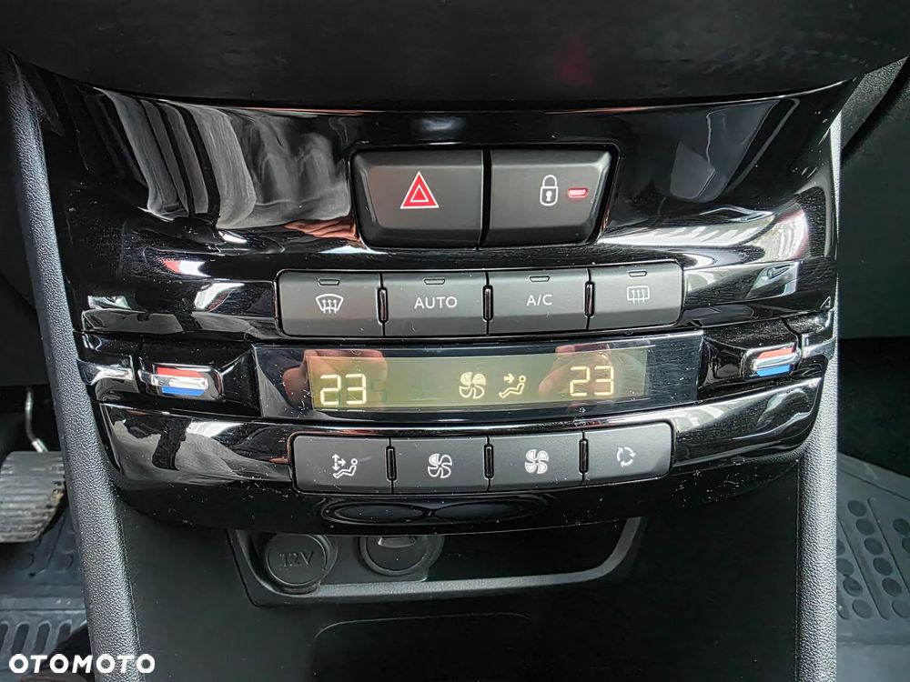 Peugeot 2008 1.2 Pure Tech Style S&S - 15