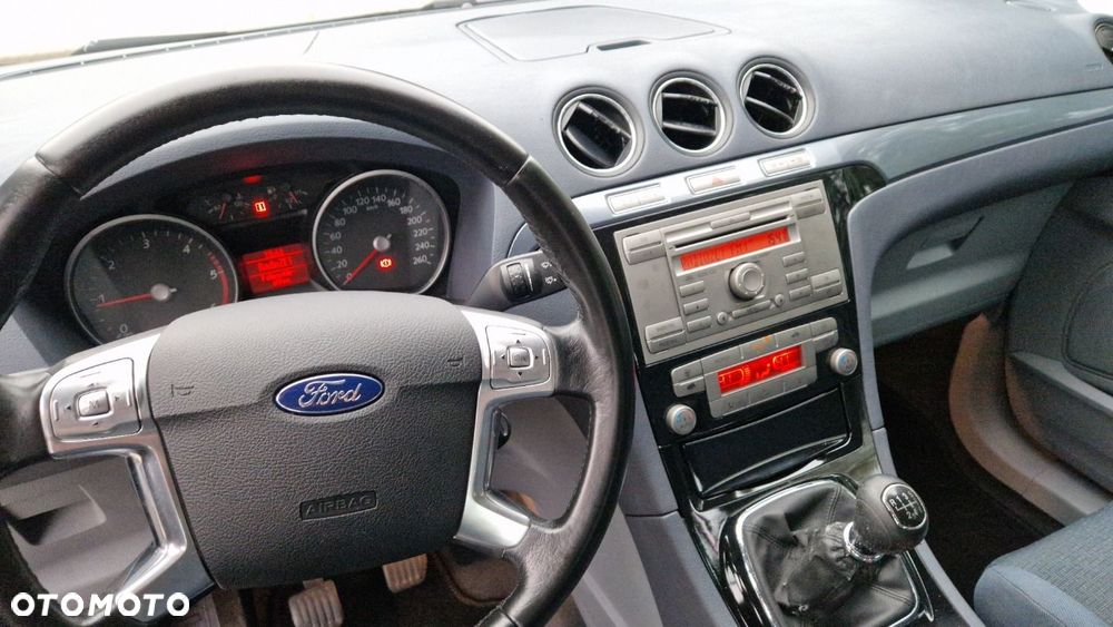 Ford S-Max - 12