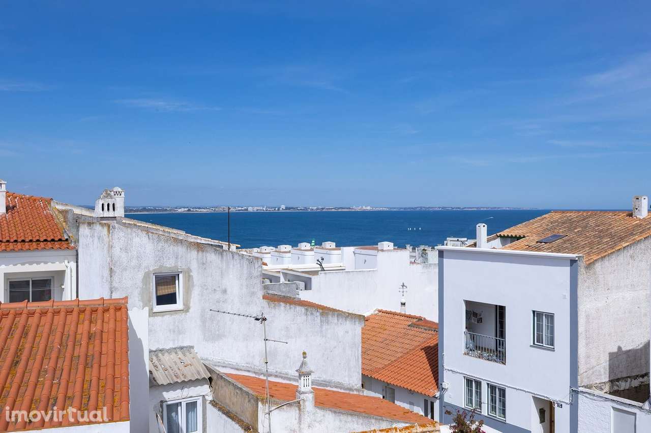 ACOLHEDORA MORADIA COM VISTA MAR PARA VENDA NO CENTRO HISTÓRICO DE LAG - Grande imagem: 4/27