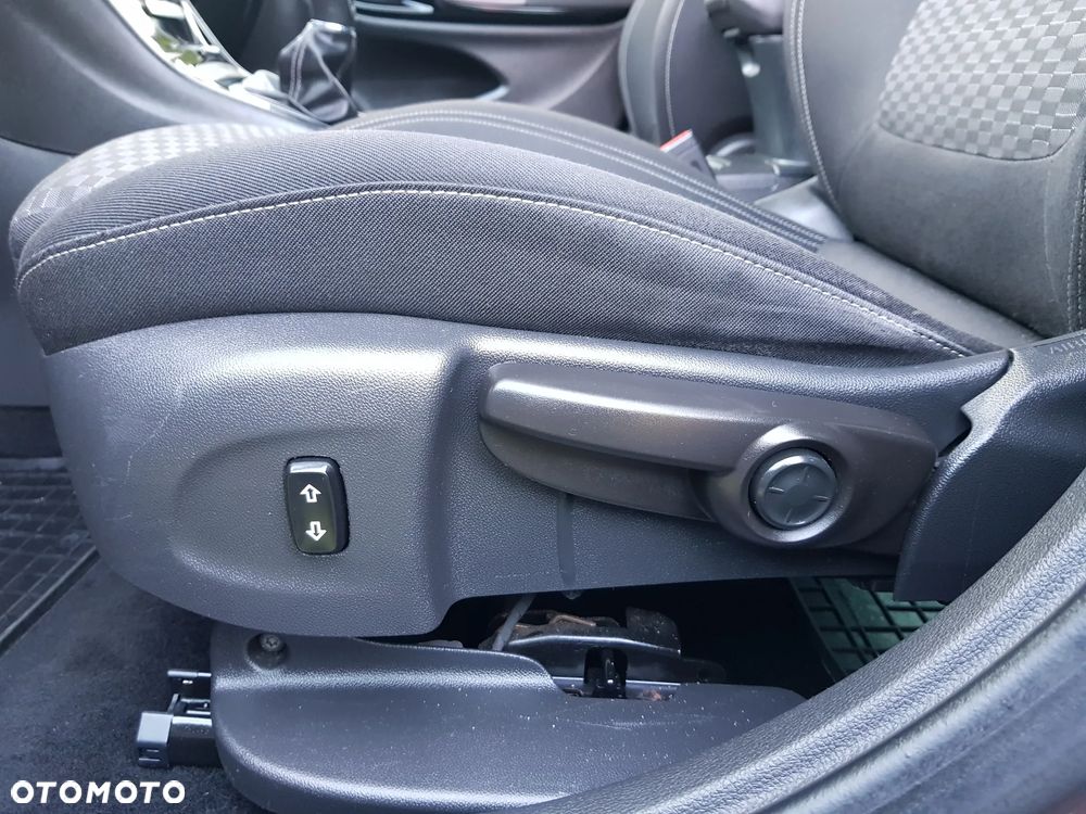 Opel Astra 1.4 Turbo Business - 39