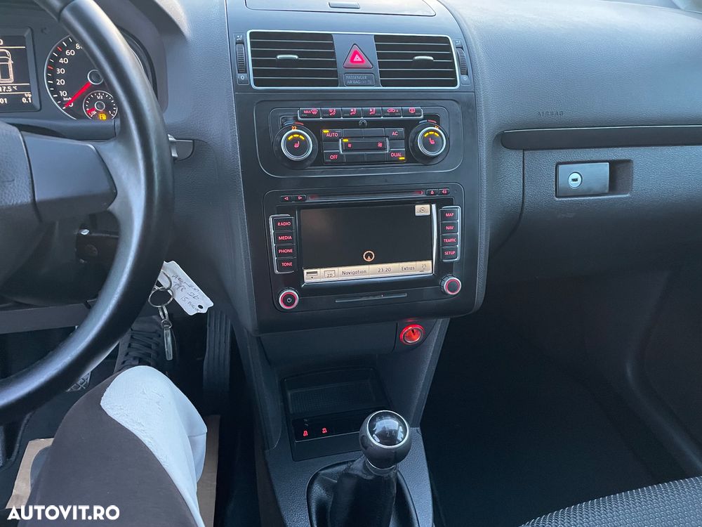 Volkswagen Touran - 22
