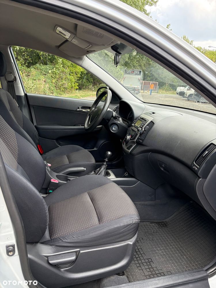Hyundai i30 1.6 Classic + - 12