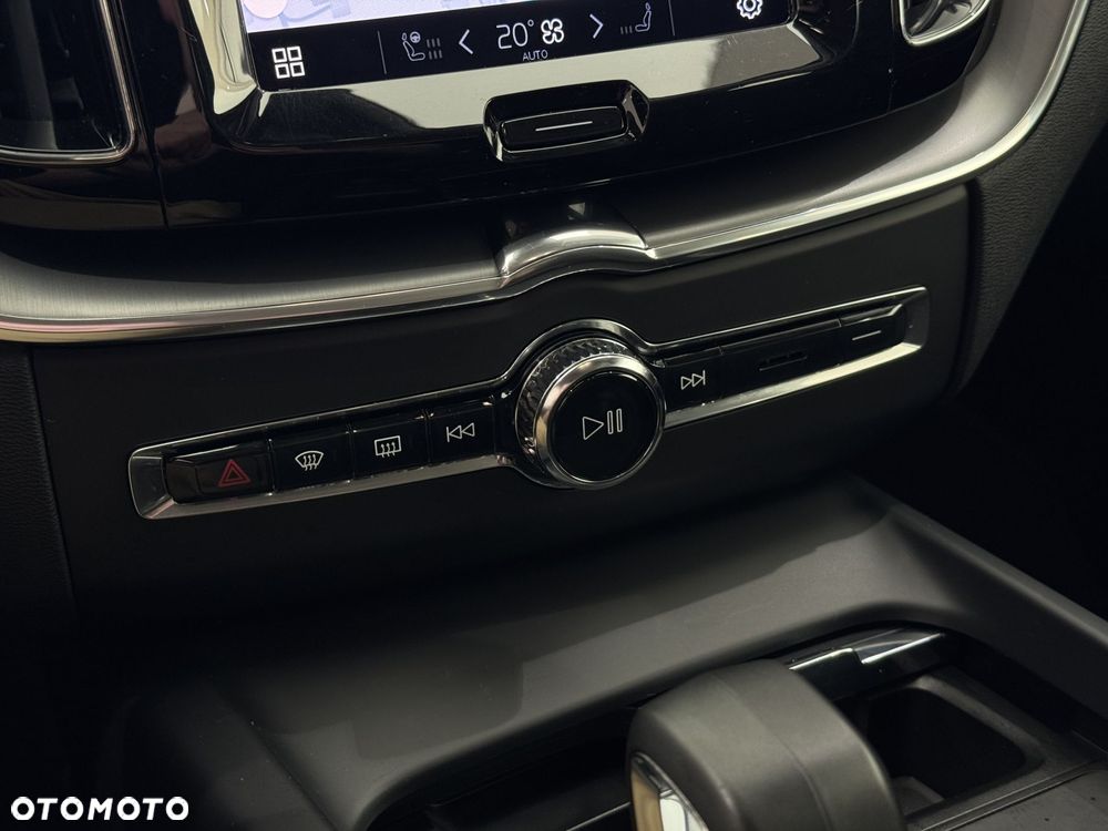 Volvo XC 60 - 25