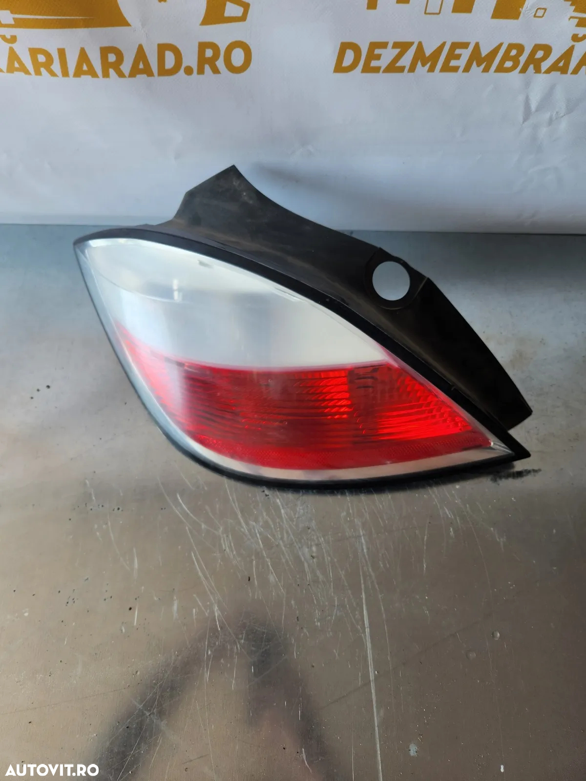 Lampa Stop Stanga Opel Astra H Hatchback - Dezmembrari Arad - 3