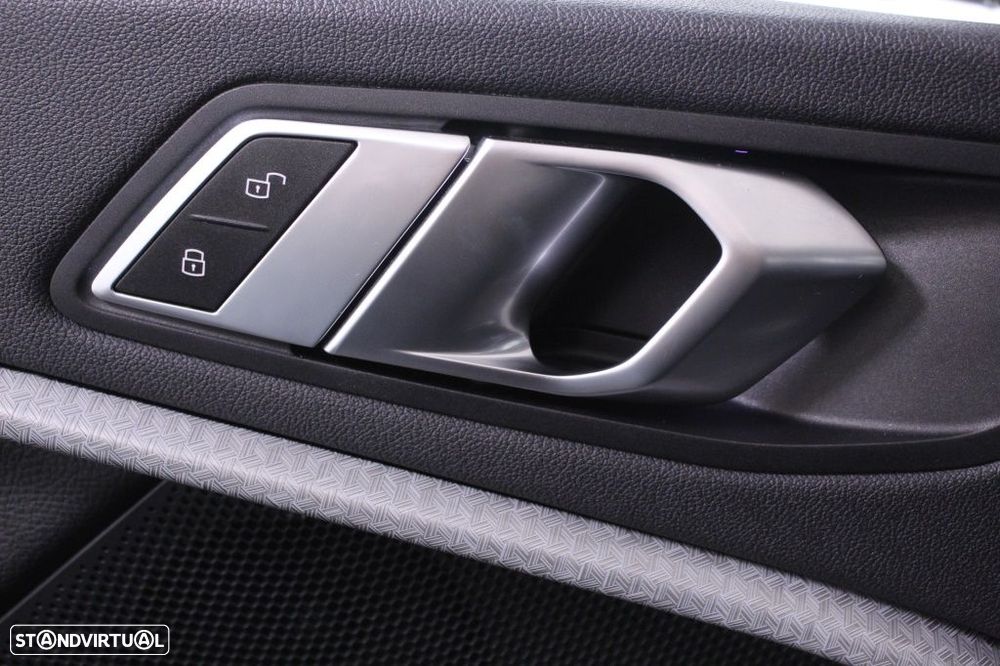 BMW 116 d Pack Desportivo M - 21