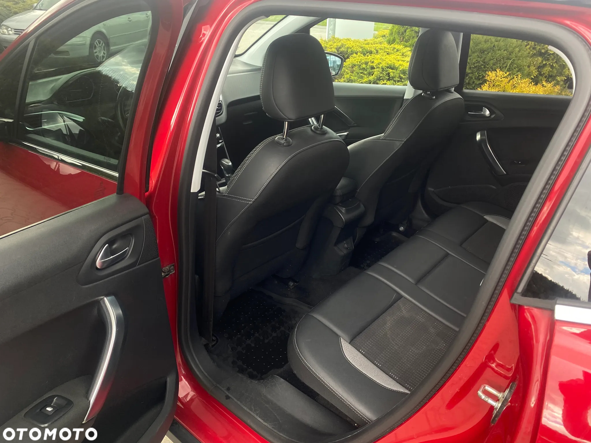 Peugeot 2008 1.2 Pure Tech Allure S&S EAT6 - 13