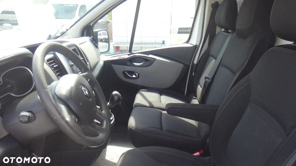Renault Trafic - 12