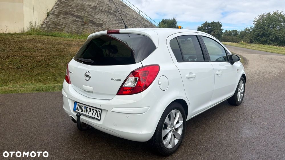 Opel Corsa 1.2 16V Cosmo - 12