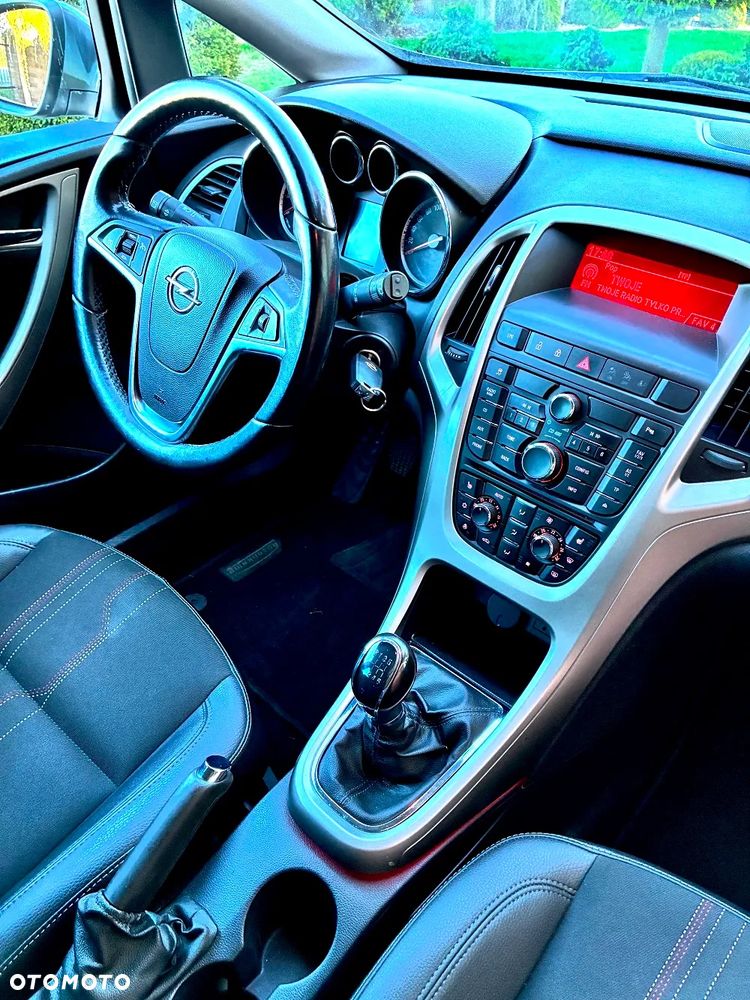 Opel Astra 1.4 Turbo 150 Jahre - 17