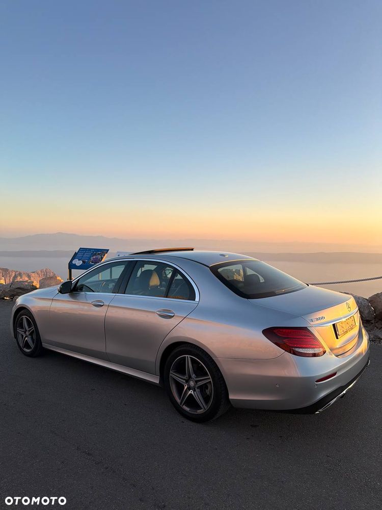 Mercedes-Benz Klasa E 300 9G-TRONIC - 14