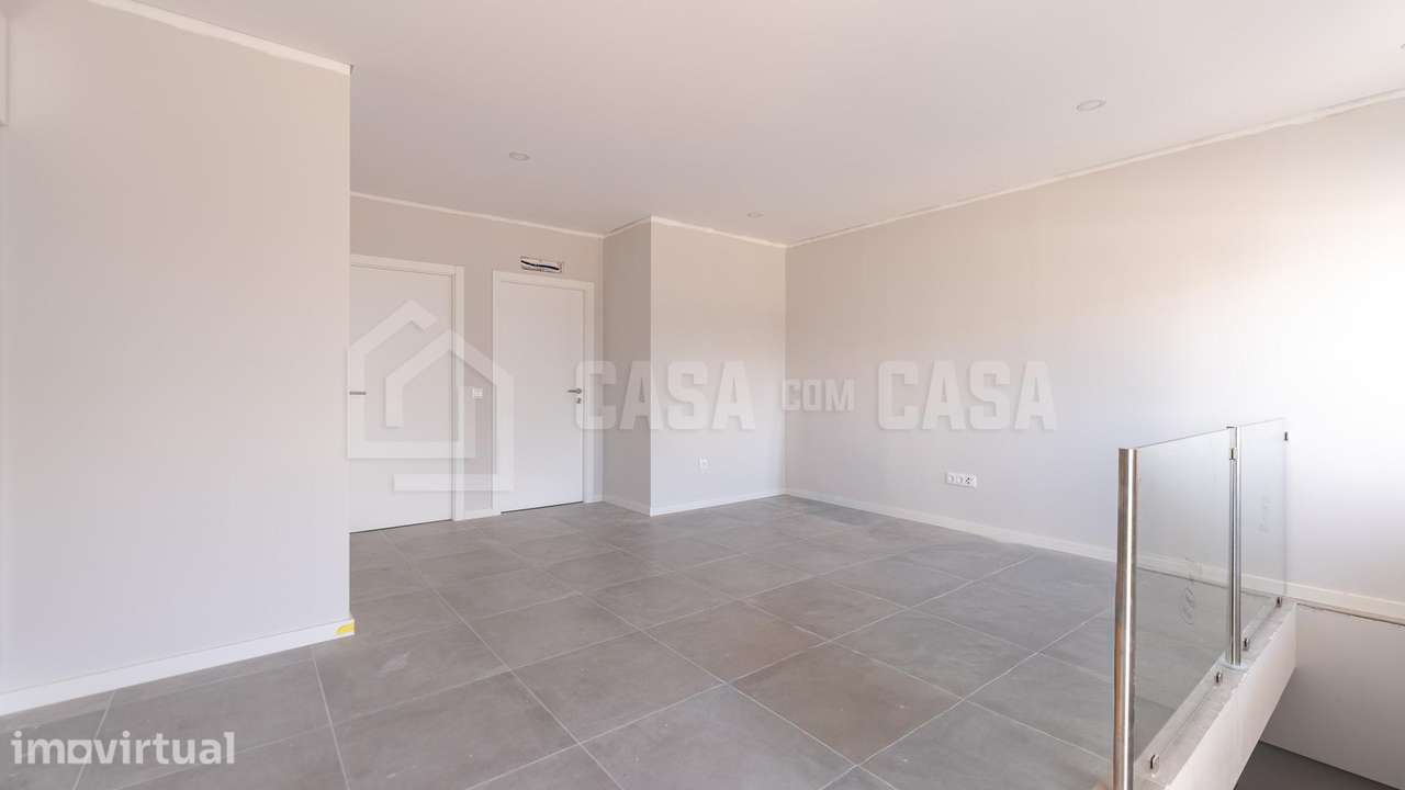 Apartamento T2+2 Duplex A Gumirães - Grande imagem: 2/17