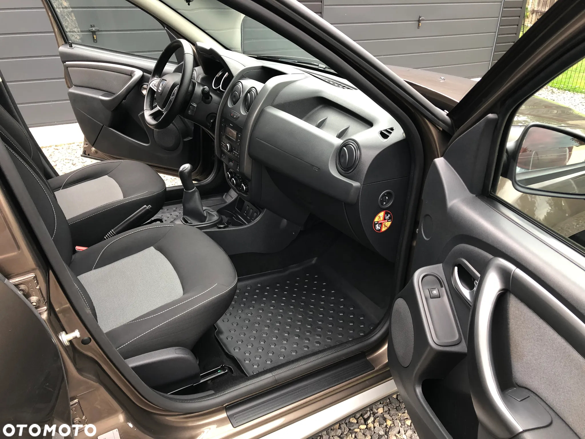 Dacia Duster 1.6 SCe Laureate S&S - 10