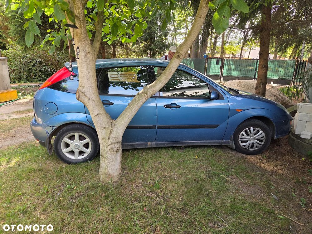 Ford Focus 1.6 Ambiente - 2
