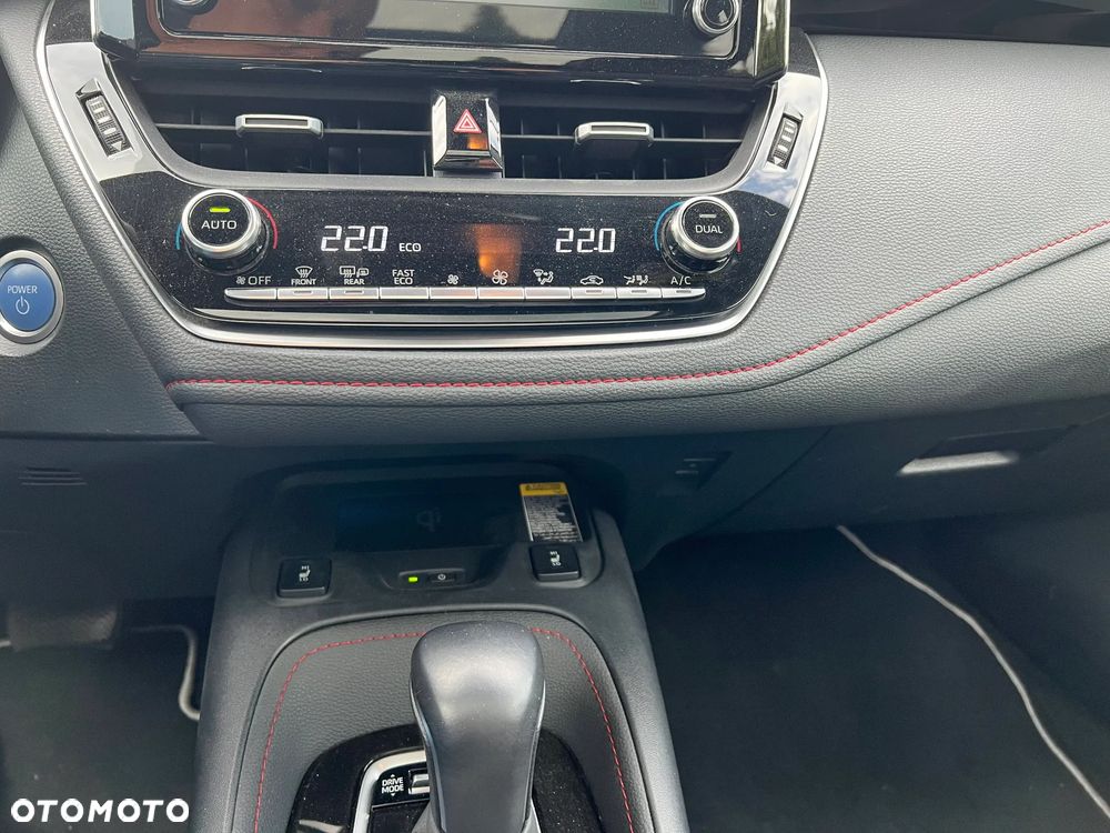 Toyota Corolla 2.0 Hybrid Executive - 18