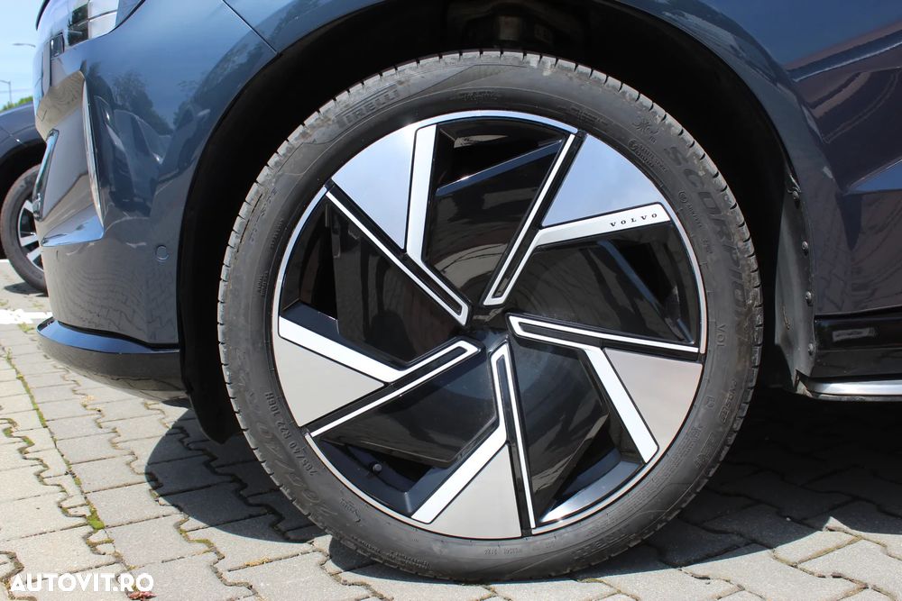 Volvo EX90 - 37