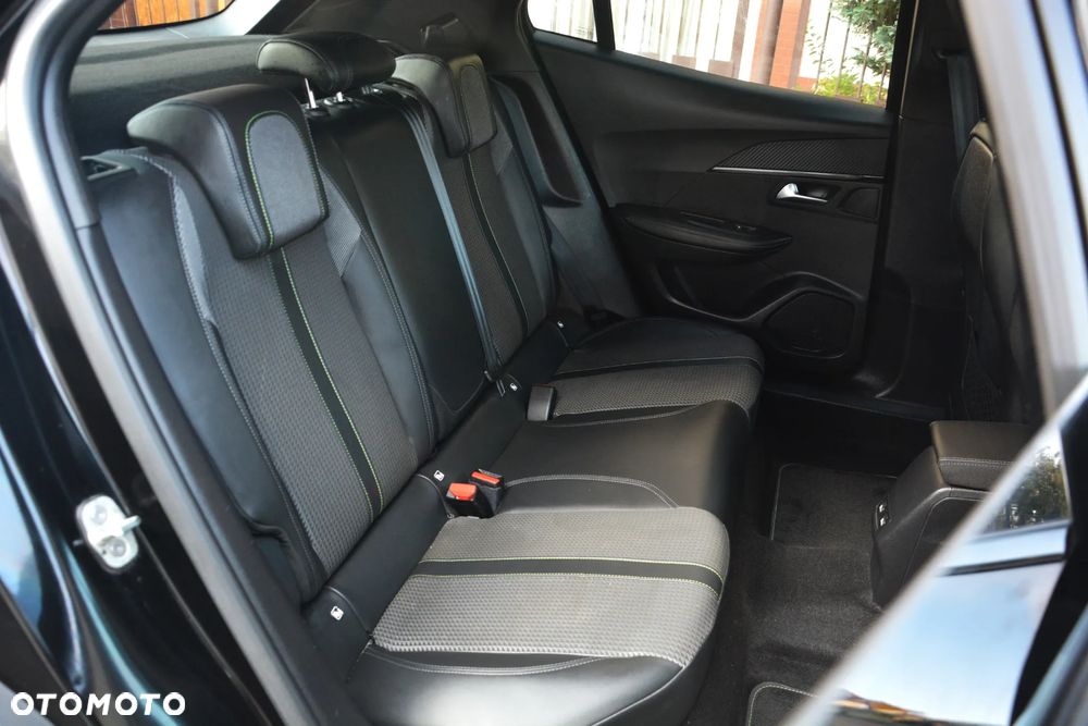 Peugeot 2008 ver-bluehdi-130-gt-s-s-eat8 - 22