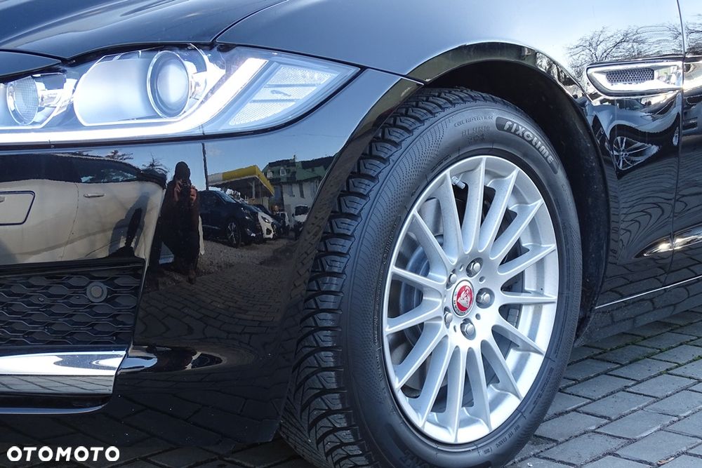 Jaguar XF 20d Prestige - 4