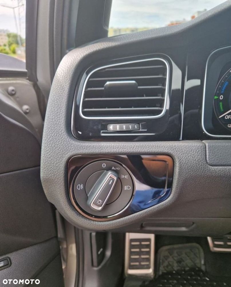 Volkswagen Golf - 20