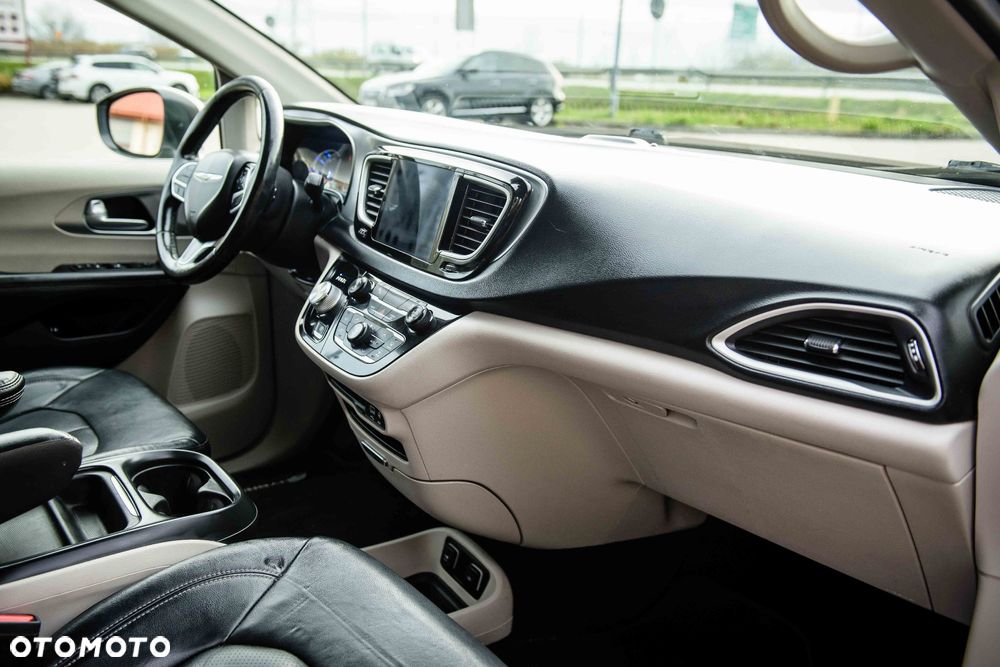 Chrysler Pacifica - 13