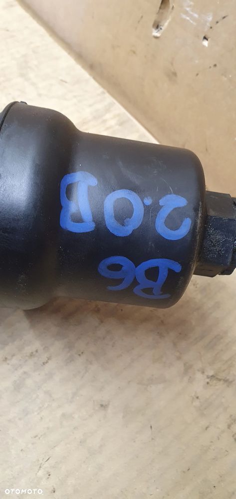 Podstawa filtra oleju VW Passat B6 2.0 FSI 06D115397G - 10