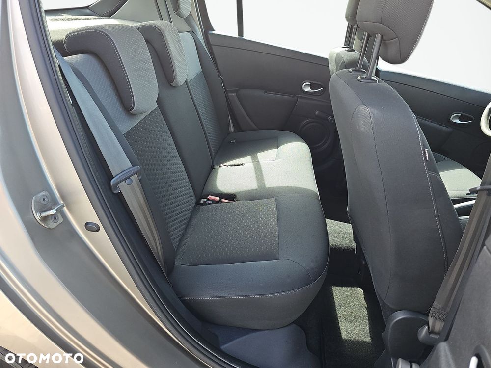 Renault Clio 1.2 16V Alize - 16