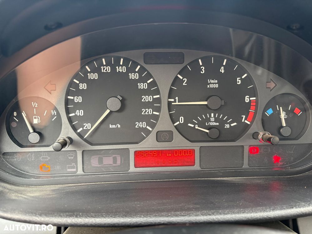 BMW Seria 3 318i - 6