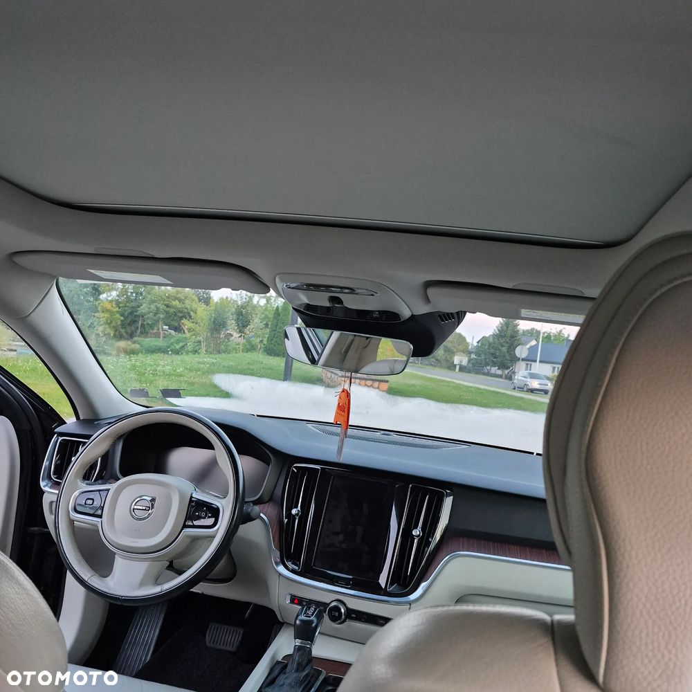 Volvo S60 T5 Momentum Pro - 25