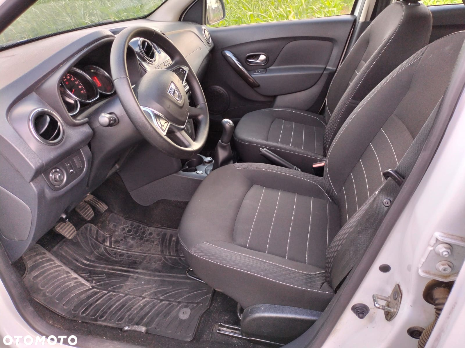 Dacia Sandero 1.0 TCe Laureate S&S - 13