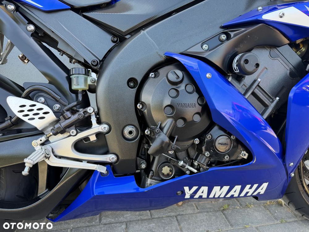 Yamaha R1 - 16