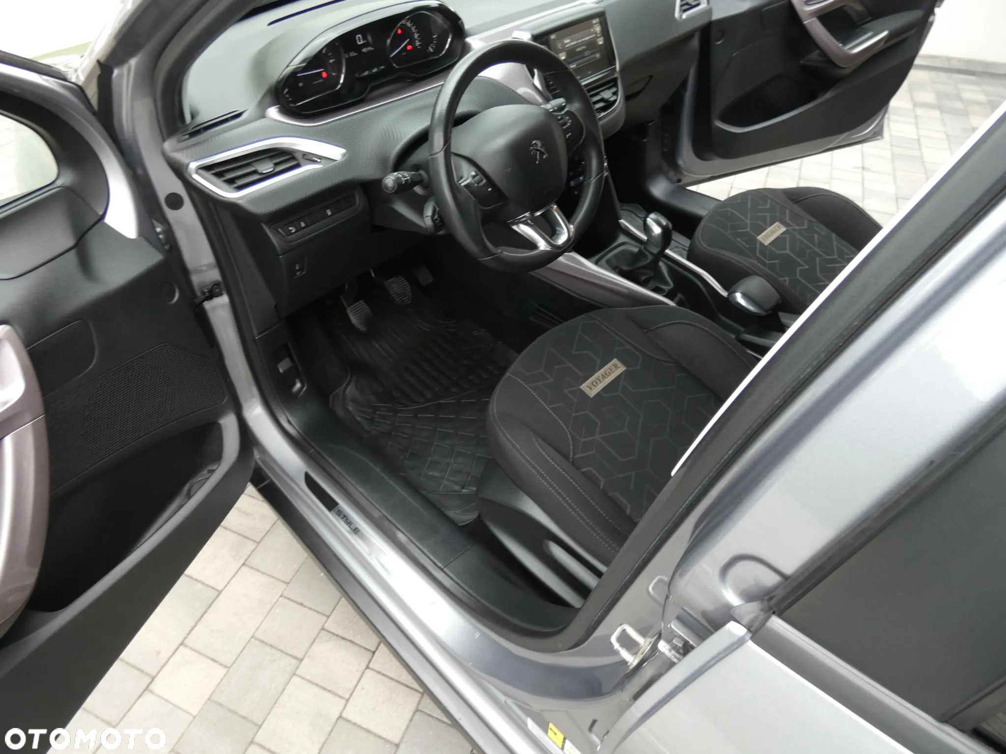 Peugeot 2008 - 8