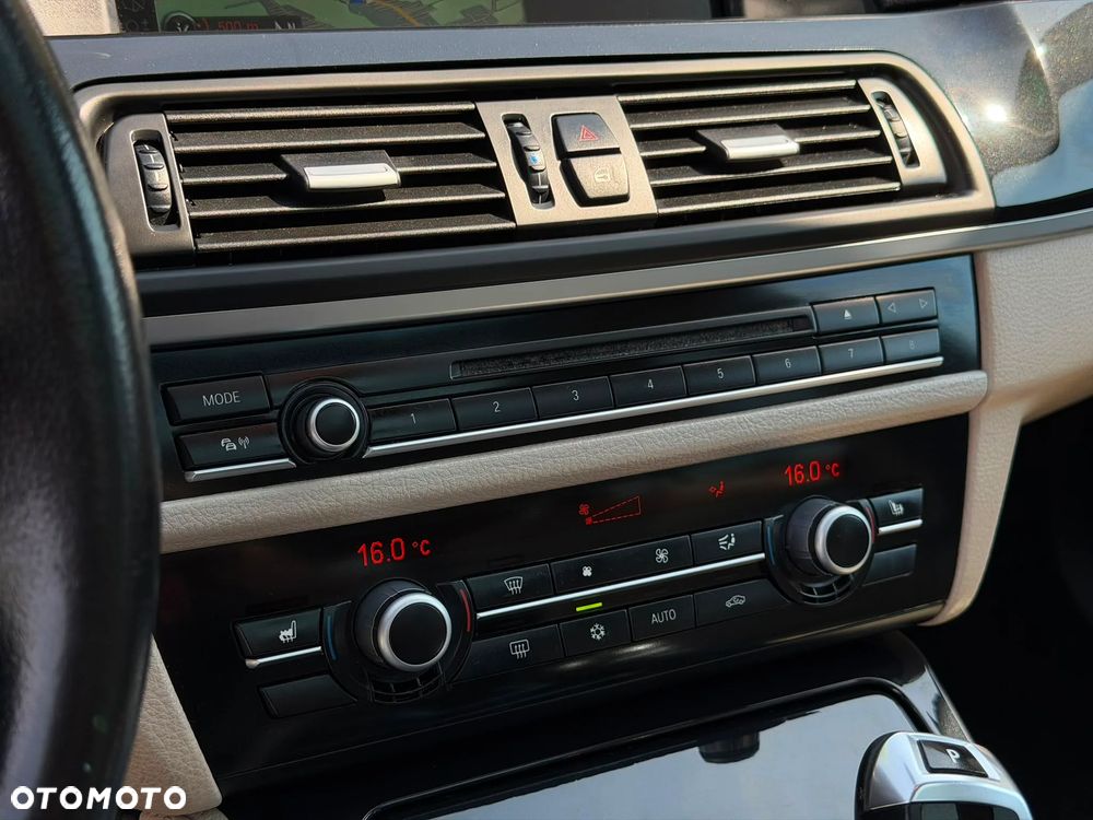BMW Seria 5 530d xDrive - 28