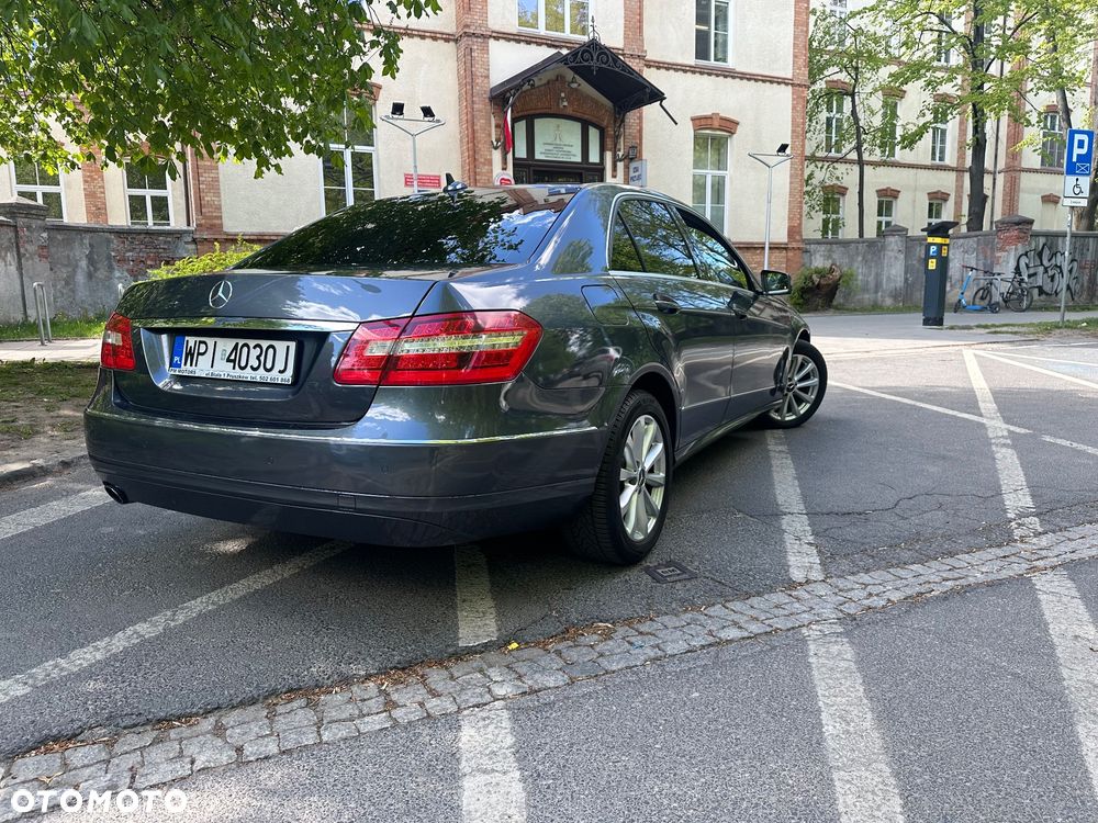 Mercedes-Benz Klasa E 250 CGI BlueEFFICIENCY 7G-TRONIC Elegance - 14