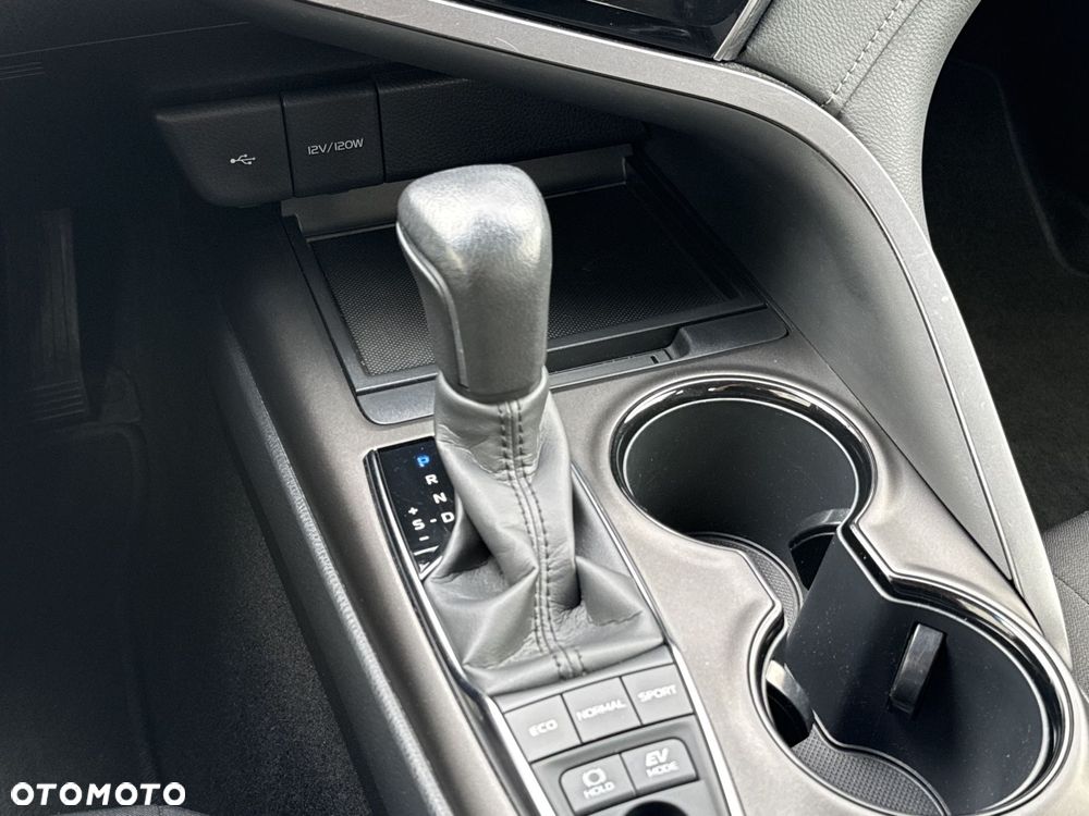 Toyota Camry 2.5 Hybrid Comfort CVT - 21