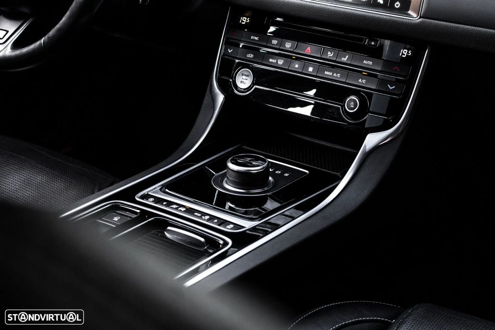 Jaguar XF Sportbrake 20d AWD Aut. R-Sport - 37