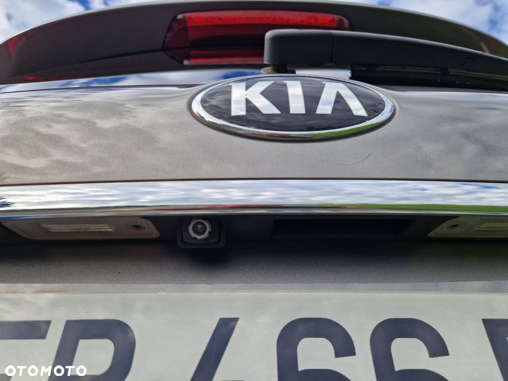 Kia Carens - 34