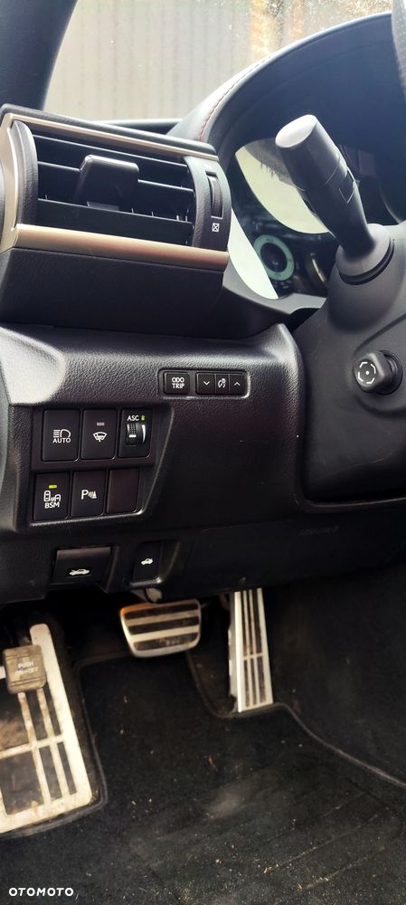 Lexus RC 200t / 300 F Sport - 17