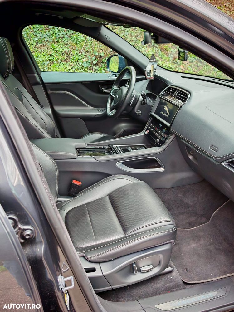 Jaguar F-Pace 20d AWD R-Sport - 8