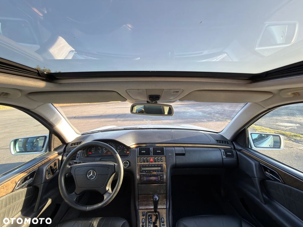 Mercedes-Benz Klasa E 430 T Avantgarde - 17