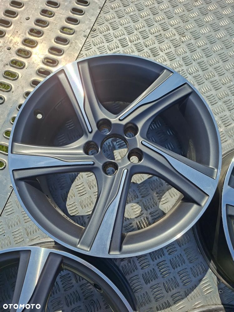 Volvo V40 II 12-19 Felgi aluminiowe 17" 5x108 komplet 31423521 - 2