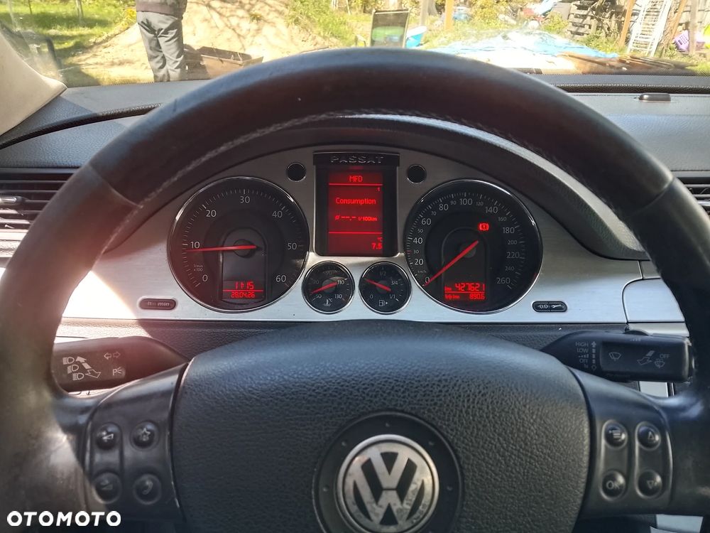Volkswagen Passat 2.0 TDI Comfortline - 24