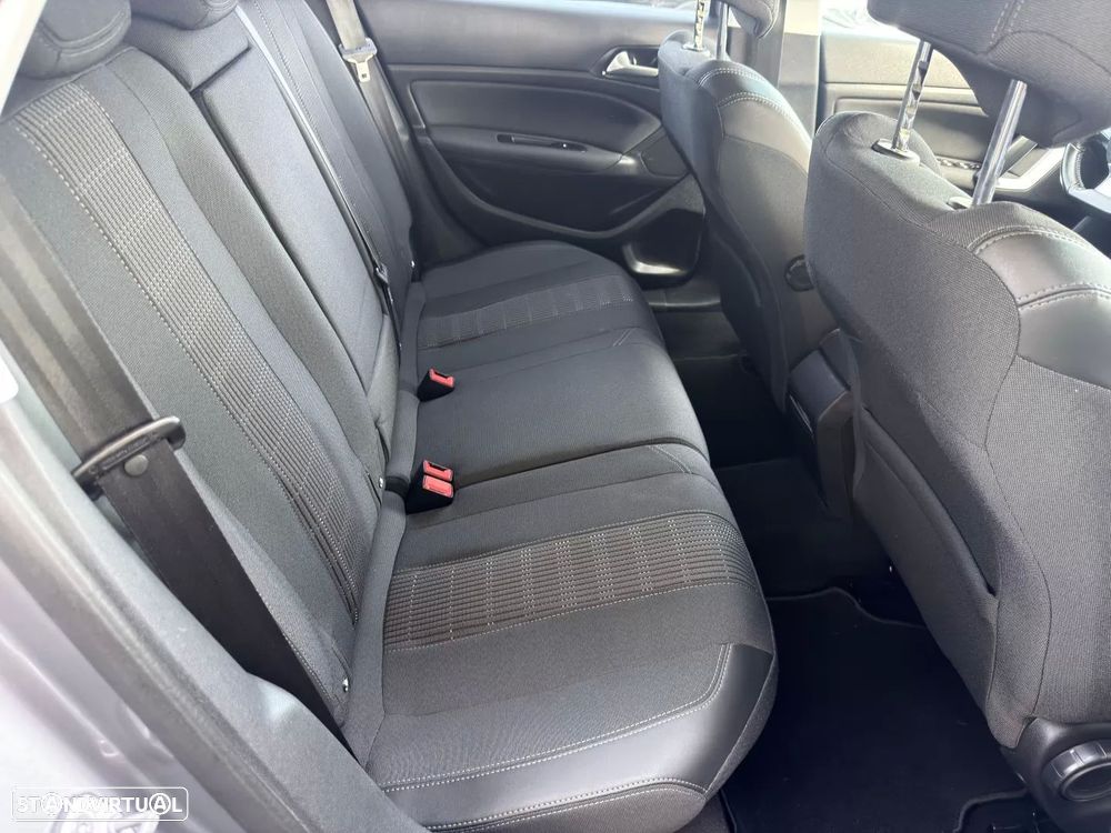 Peugeot 308 SW BlueHDi 130 Allure - 21