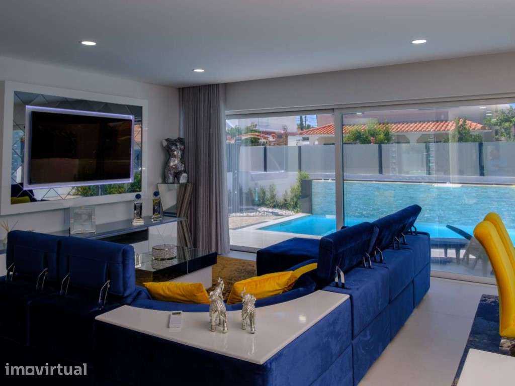Moradia T4 com piscina e jardim na Aroeira - Grande imagem: 5/47