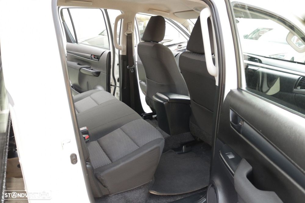 Toyota Hilux 2.4 D-4D 4WD CD CM - 21