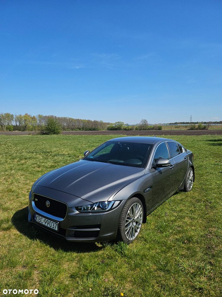 Jaguar XE 2.0 D AWD R-Sport - 2