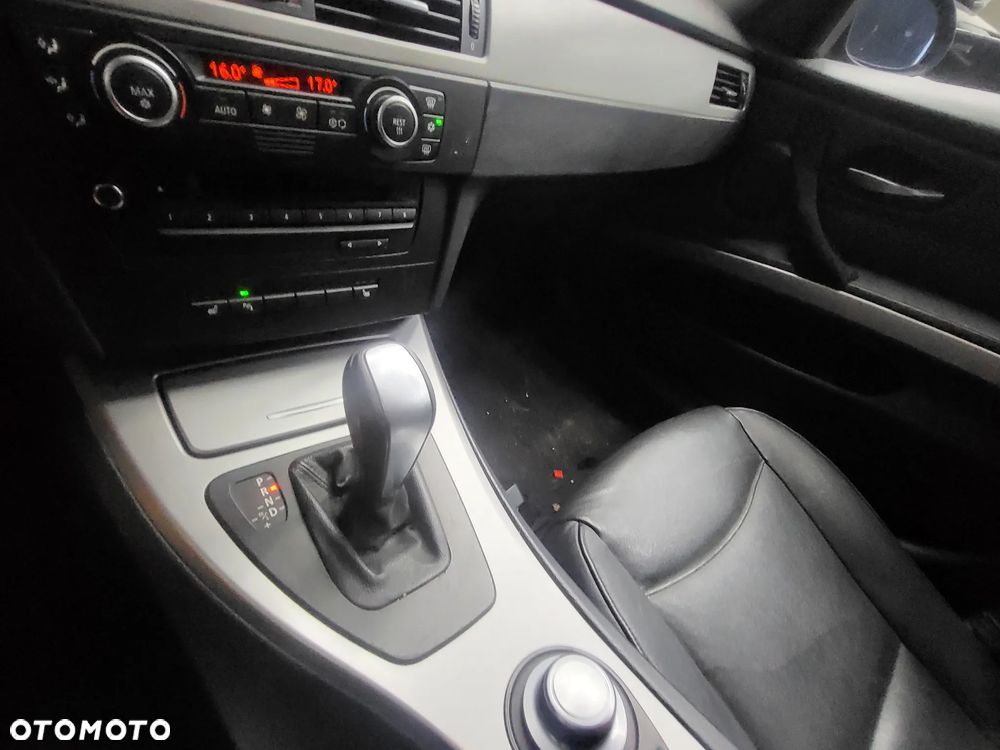 BMW Seria 3 318i - 4