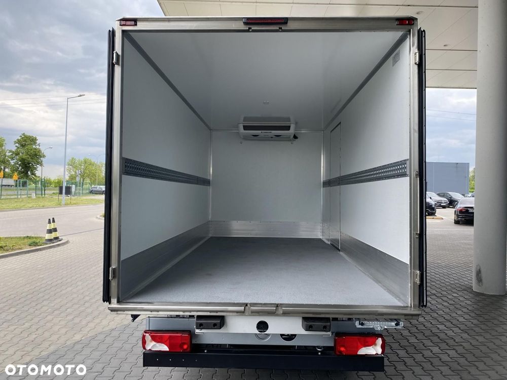 Mercedes-Benz Sprinter - 10