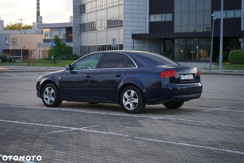 Audi A4 Limousine - 8