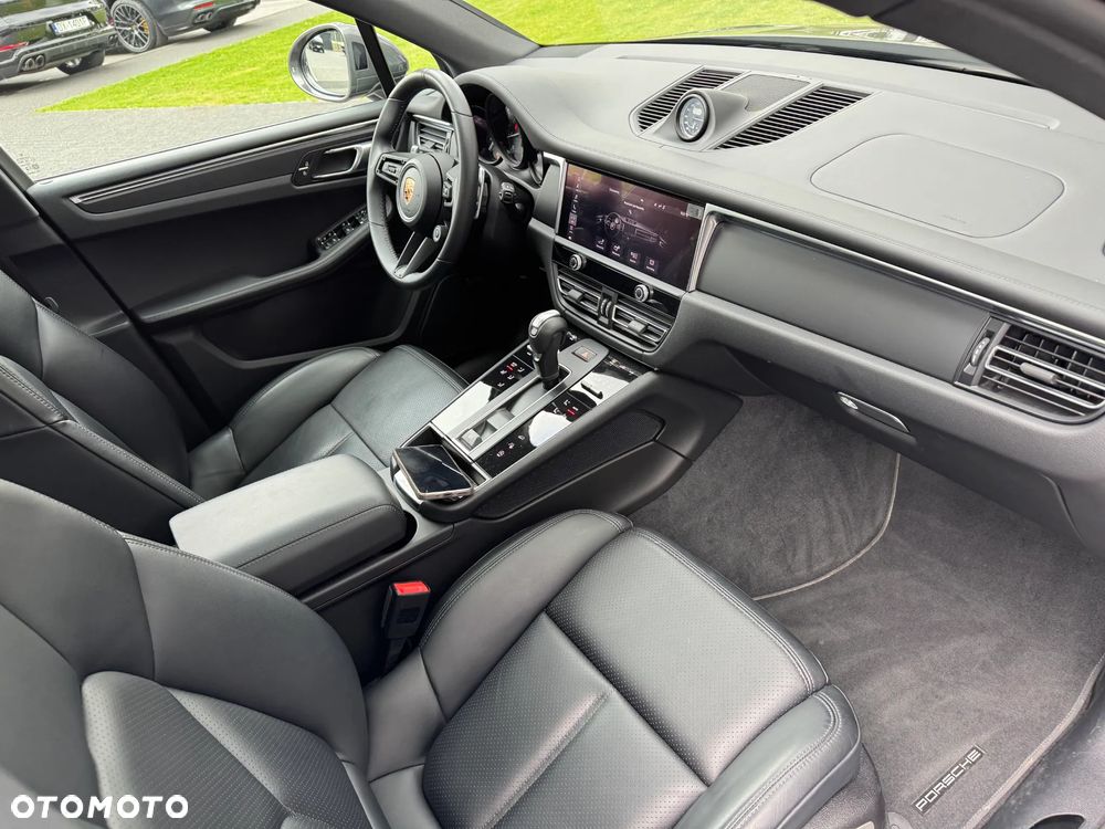 Porsche Macan T - 30