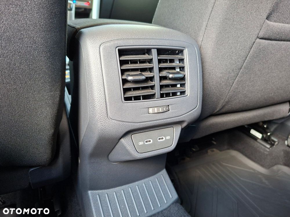 Volkswagen T-Roc - 16