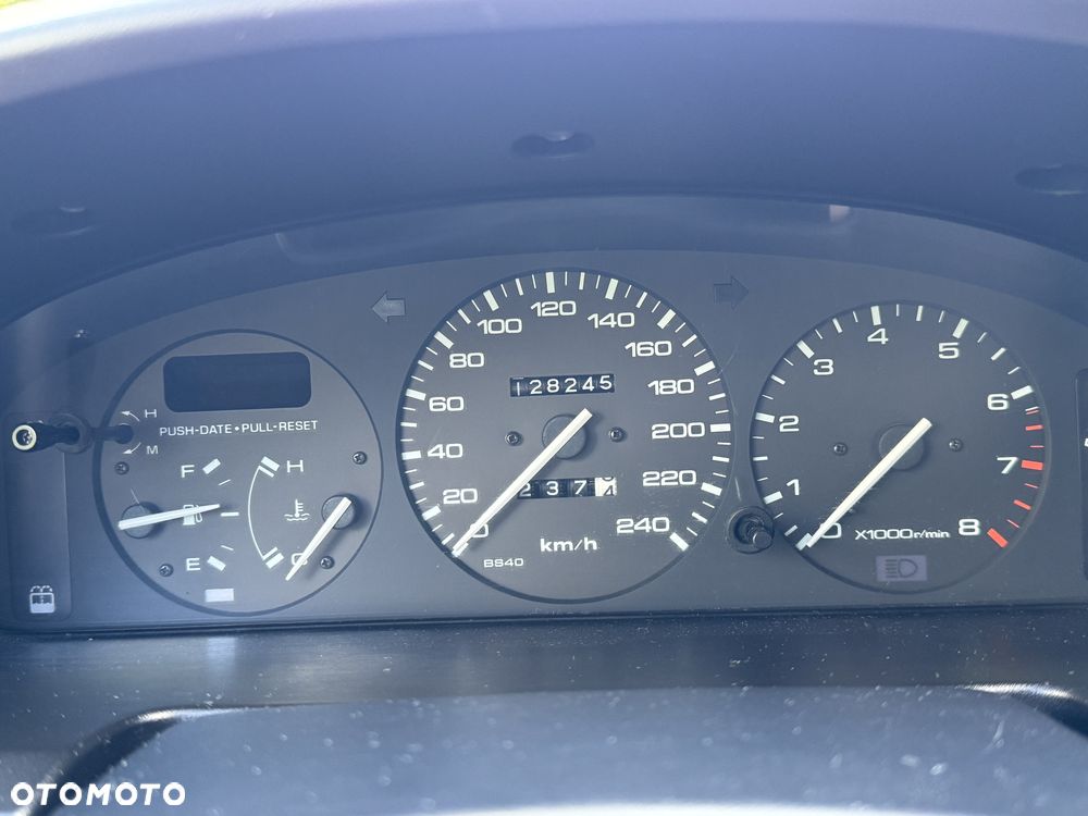Mazda 323F - 28